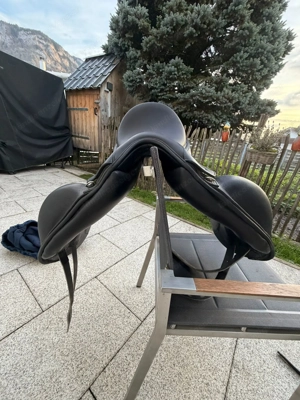 Dressursattel Ikonic Evolution Monoblatt 17" Bild 2