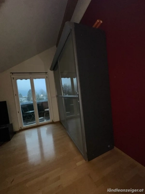 Kleiderschrank Bild 3