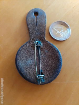 Alte Metall Anstecknadel  Bild 2