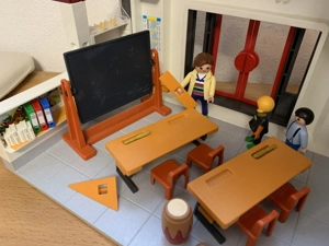 Playmobil -Schule und Schulbus Bild 3