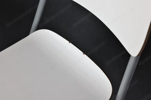 2 Barhocker von IKEA die platzsparend zusammen geklappt werden können Bild 3