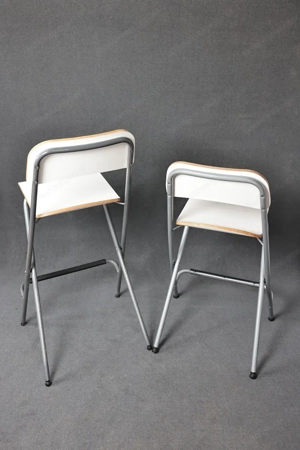 2 Barhocker von IKEA die platzsparend zusammen geklappt werden können Bild 5
