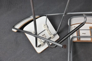 2 Barhocker von IKEA die platzsparend zusammen geklappt werden können Bild 6