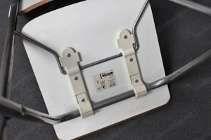 2 Barhocker von IKEA die platzsparend zusammen geklappt werden können Bild 8