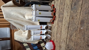 Hühnerwasser und Futterspender