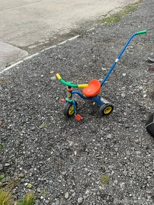 Dreirad mit abnehmbarer Stange