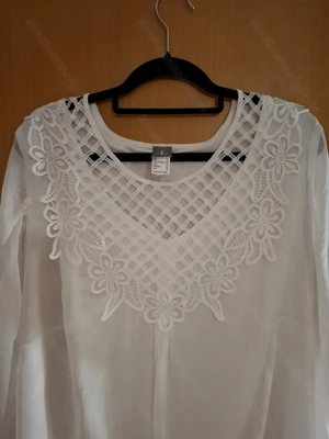 Weiße Chiffon-Bluse mit Spitzenbesatz, Größe 52 Bild 2