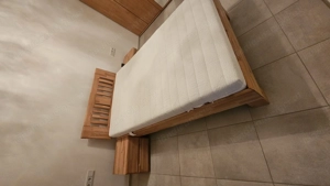 Neuwertiges Bett 120 200 mit Lattenrost und Matratze incl.2 Nachtkästchen 