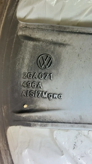 4x Alufelgen mit Winterreifen passend für VW Bild 2