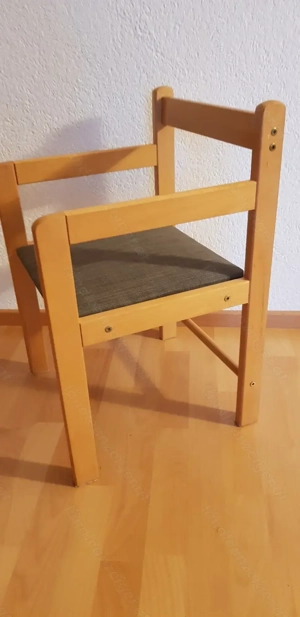 Kinderstuhl aus Holz Bild 1