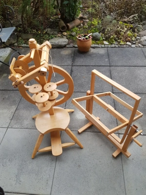 Spinnrad und Garn  Wollwickler-Haspel aus Holz Bild 5
