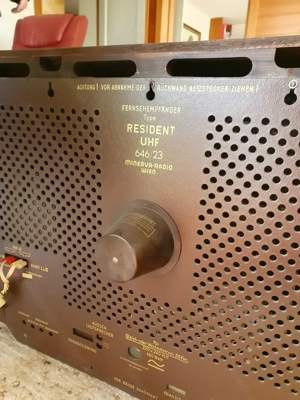 Sammlerstück: Fernsehempfänger, Type Resident UHF 646 23, Minerva-Radio Wien, 1960er Bild 3