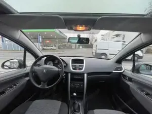Peugeot 207 Bild 10