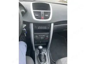 Peugeot 207 Bild 12
