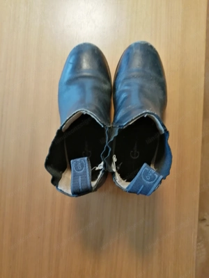 Reithelm mit Hosen, Schuhen und Helm Bild 6