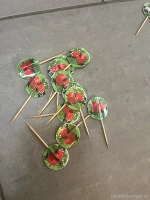 Deko für Kuchen Fussball und rote Pfeifen Bild 3