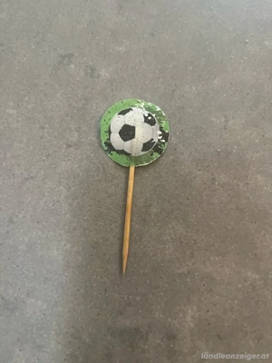 Deko für Kuchen Fussball und rote Pfeifen Bild 4
