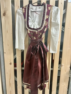 Dirndl bordeaux und gold