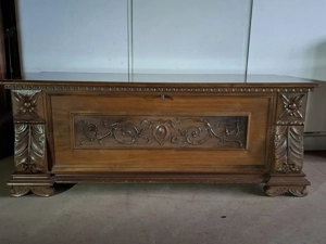 Edle Truhe in Vollholz