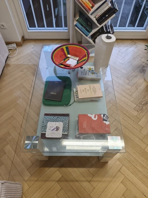 Sehr schöner Couchtisch