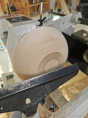 Suche Drechselbank mit Zubehör