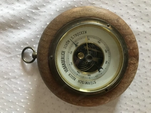 Altes Barometer aus Holz