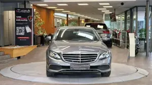 Mercedes-Benz E 220 Bild 2
