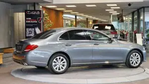 Mercedes-Benz E 220 Bild 15