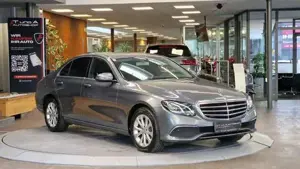 Mercedes-Benz E 220 Bild 3