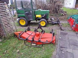 Traktor mit Mähwerk und Schneeschild HAKO 3800 D Bild 3