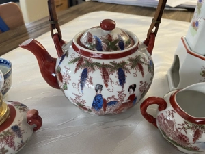 Wunderschönes Porzellanservice mit traditionellem asiatischem Motiv Bild 3