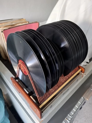 Schellack-Schallplatten-Sammlung mit Plattenhalter Plattofix Bild 6