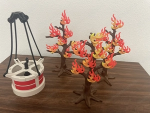 Playmobil Feuerwehr Löschfahrzeug + Hubschrauber Bild 4