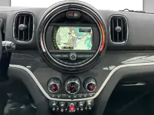 MINI Countryman S ALL4 Panorama Glasdach // Head-Up // LED RFK Bild 8