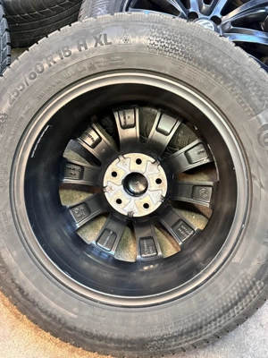 Original VW Amarok Alufelgen 18 Zoll Winterräder Continental Bild 6