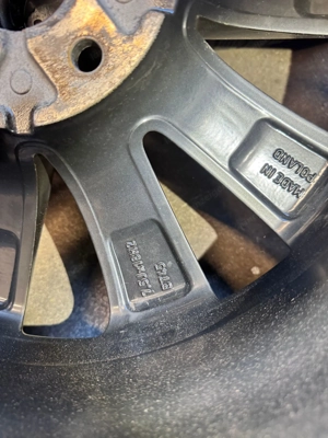 Original VW Amarok Alufelgen 18 Zoll Winterräder Continental Bild 3