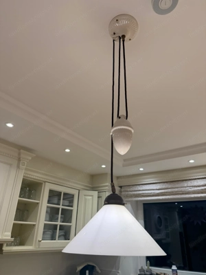 Berliner Messing Hängeleuchte mit Perzellanzug