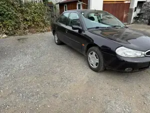 Ford Mondeo 1,8 Champion Bild 7