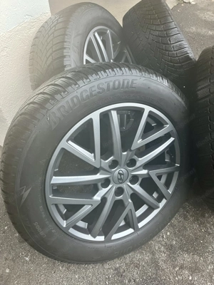 4 neuwertige Winterkompletträder: Original Hyundai Hongdae graphite + Bridgestone Blizzak & Sensoren