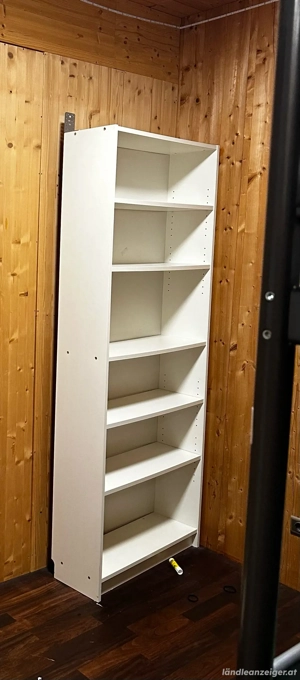 Billy Regal von Ikea