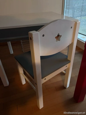 Kindertisch mit 2 Stühlen
