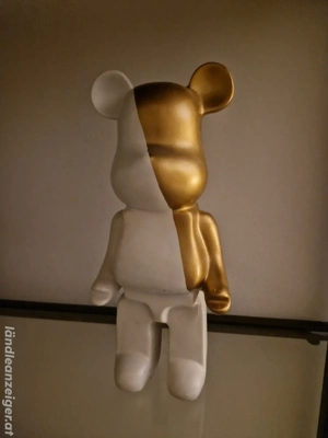 Bearbrick Graffiti Statue