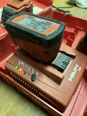 Hilti mit AKKU & Ladestation  Bild 2