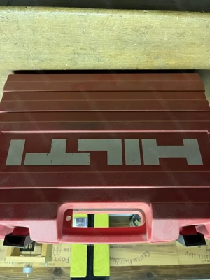 Akkuschrauber Hilti mit AKKU und Ladestation 