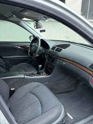 Mercedes Benz E200 CDI  Bild 6