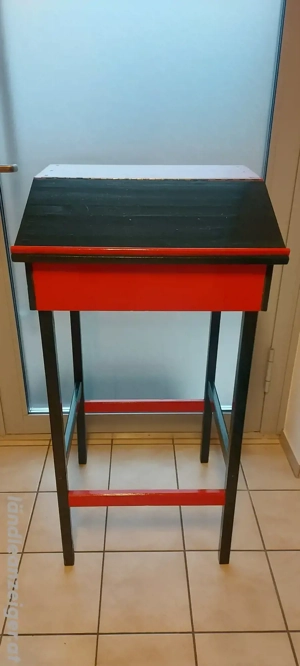 Stehpult mit Ablagefach