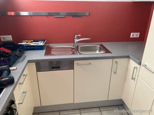 Küche mit Geräte Bild 2