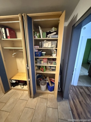 Zu Verschenken Kleiderschrank aus Holz  Bild 3