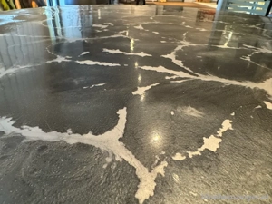 Kunstharztisch Rund 90 cm mit schwerem verzinktem Trompetenfuss Bild 4