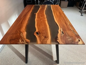 Tische Birne aus Röthis mit Kunstharzeinlage und schweizer Kante Grösse 160 x 100 cm Bild 7